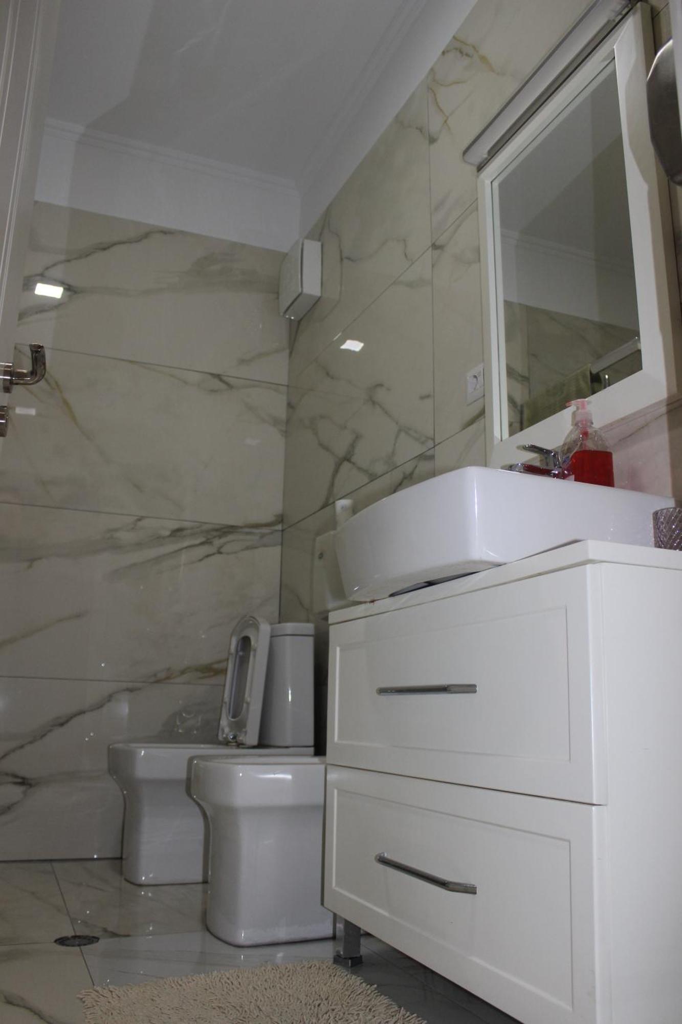 Luxury Blloku Tirana Apartment Luaran gambar